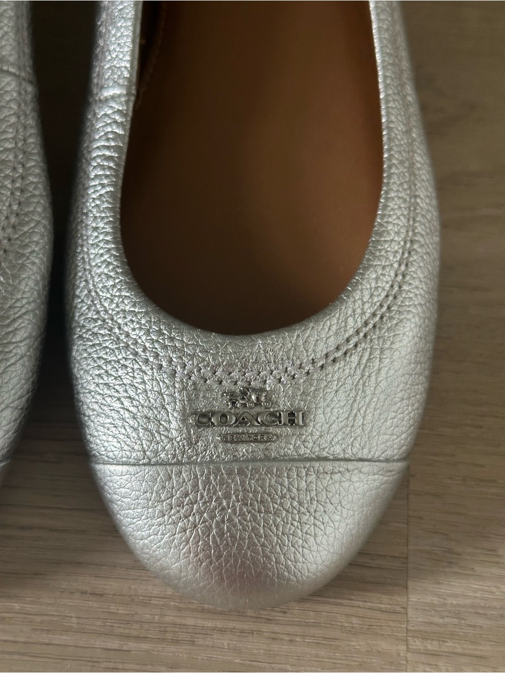COACH Metallic Silver Leather Ballet Flats 9.5 inches in length (7.5W-8W) - Picture 2 of 4